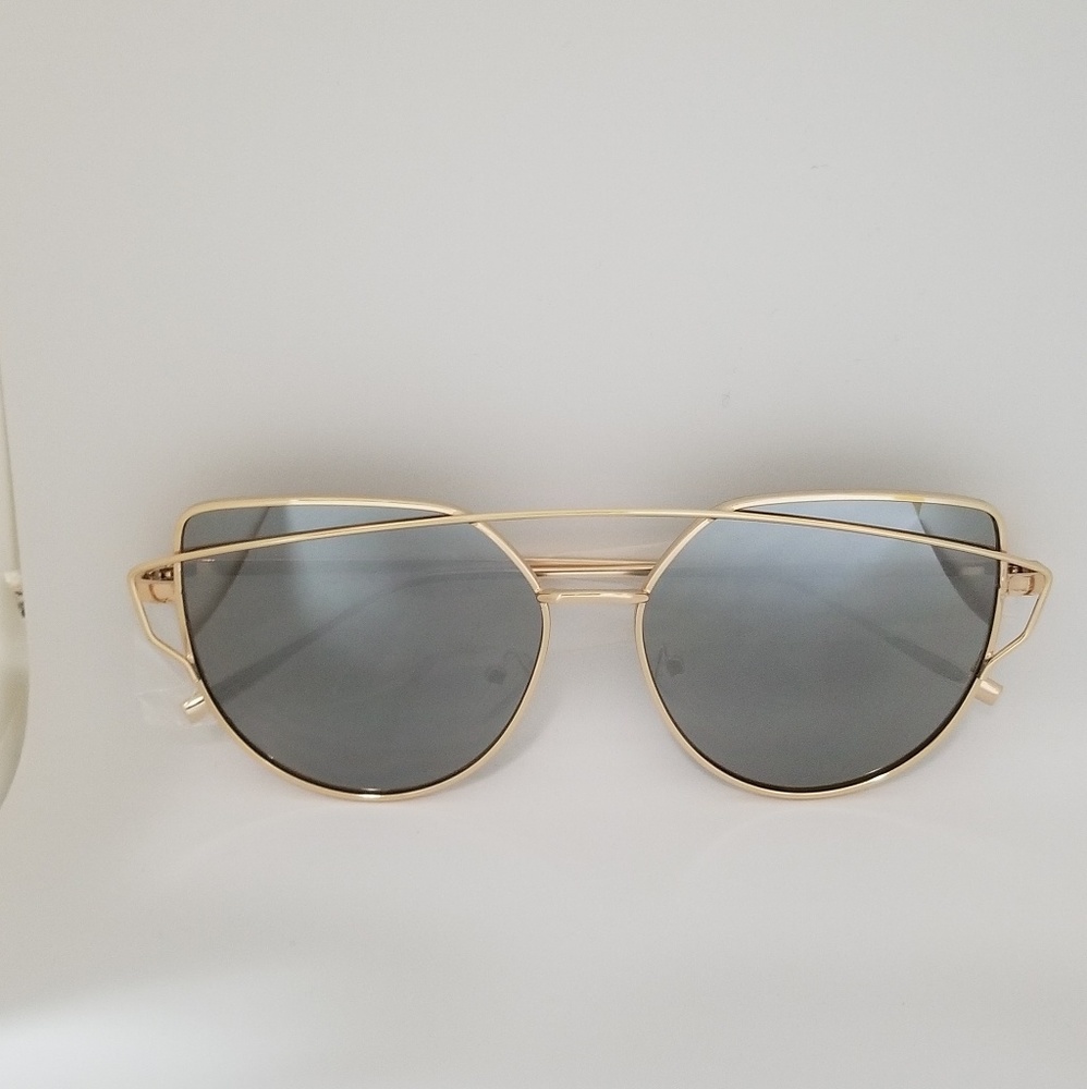 Oversized Cat Eye sunglasses